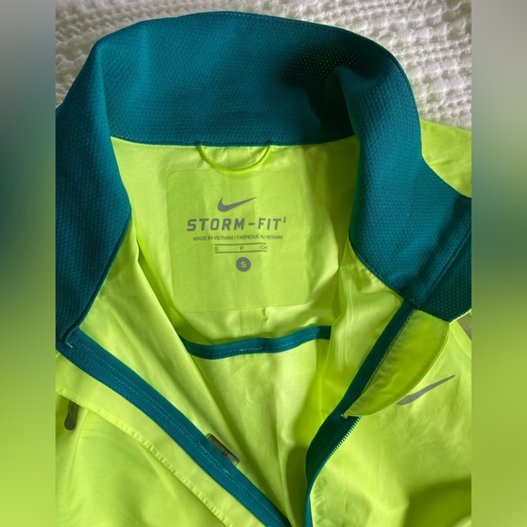 Nike Storm-Fit Running Windbreaker Jacket neon yellow size Small - Picture 3 of 12